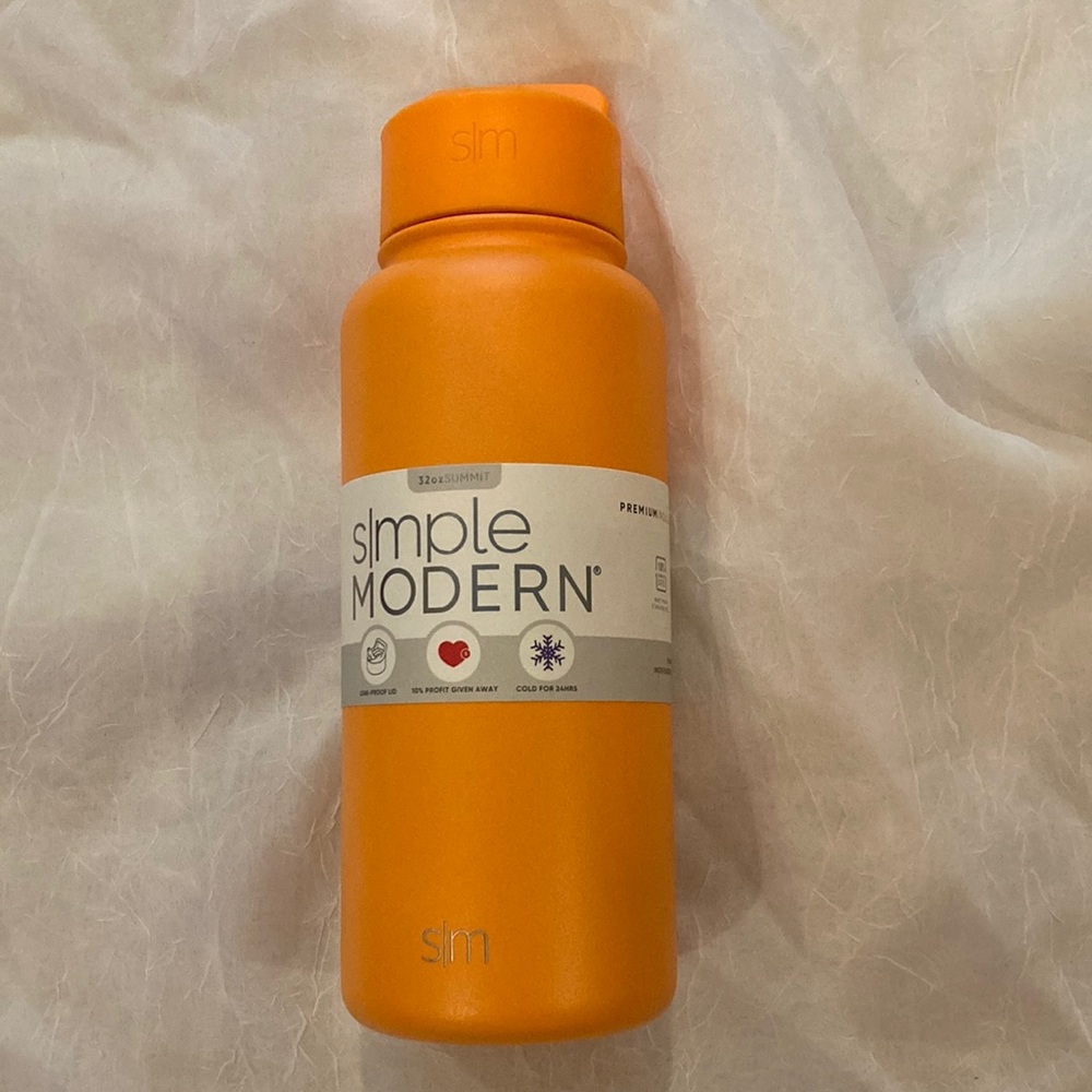 Simple Modern 32 oz Orange Water Bottle